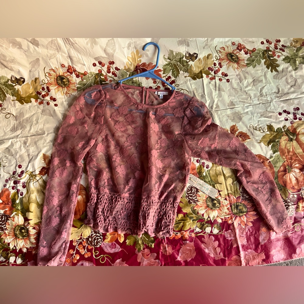 JUNIORS SMALL MUAVE PINK LACE LONG SLEEVE TOP NWT